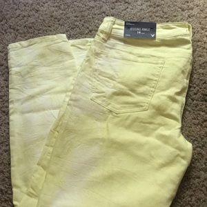 American Eagle Yellow jegging ankle pants